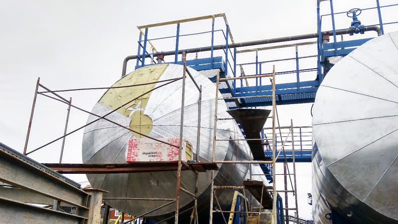 Монтаж изоляции резервуара